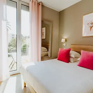 3* Hotel Le Petit Castel